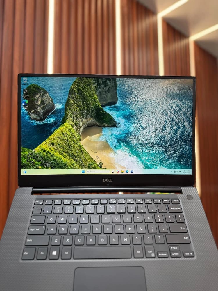 DELL XPS 15 - Image 1