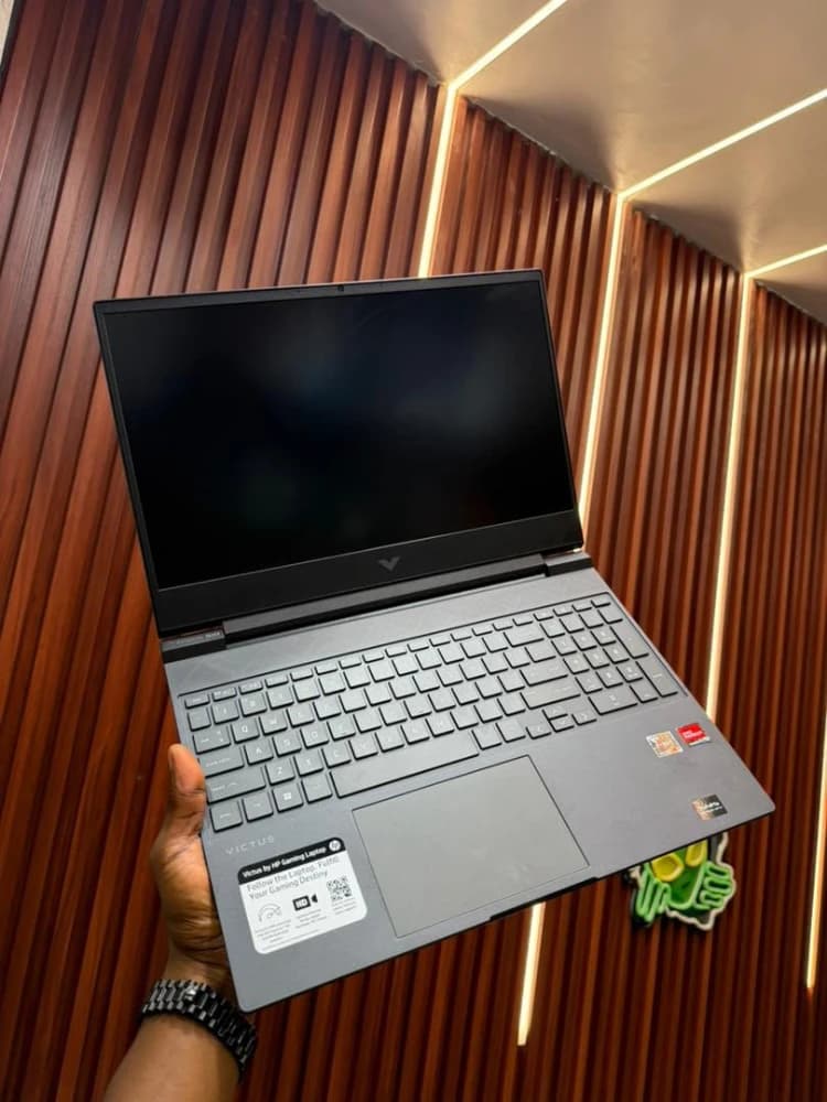 HP VICTUS 15 - Image 1