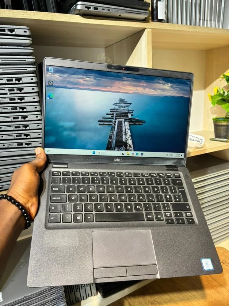 DELL LATITUDE 5300 - Image 1