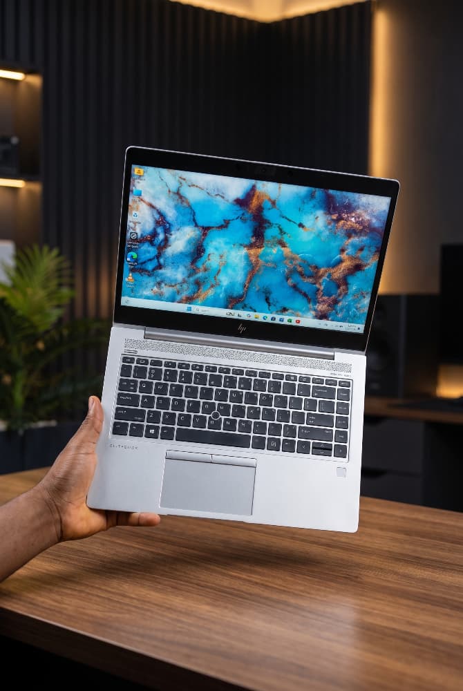 HP ELITEBOOK 735 G5 - Image 1
